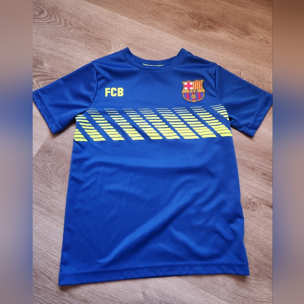 FCB short sleeved shirt size‎ small